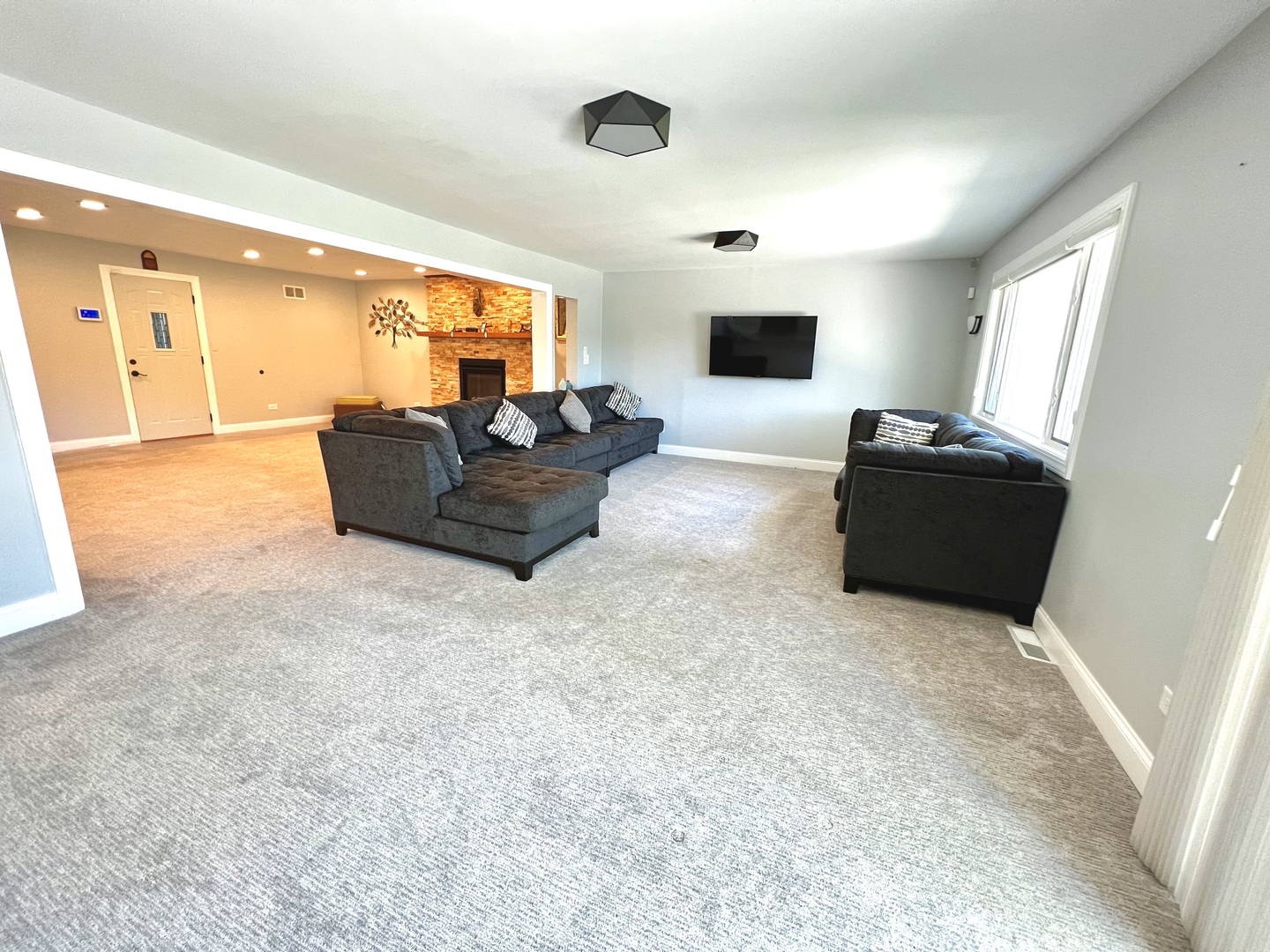 7125 Wirth Drive Darien, IL 60561 - Photo 17 of 38 a living room with furniture and a flat screen tv