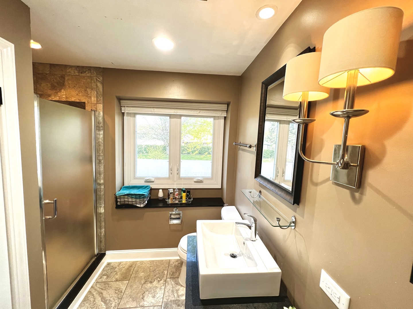 7125 Wirth Drive Darien, IL 60561 - Photo 27 of 38 a bathroom with a tub sink and mirror