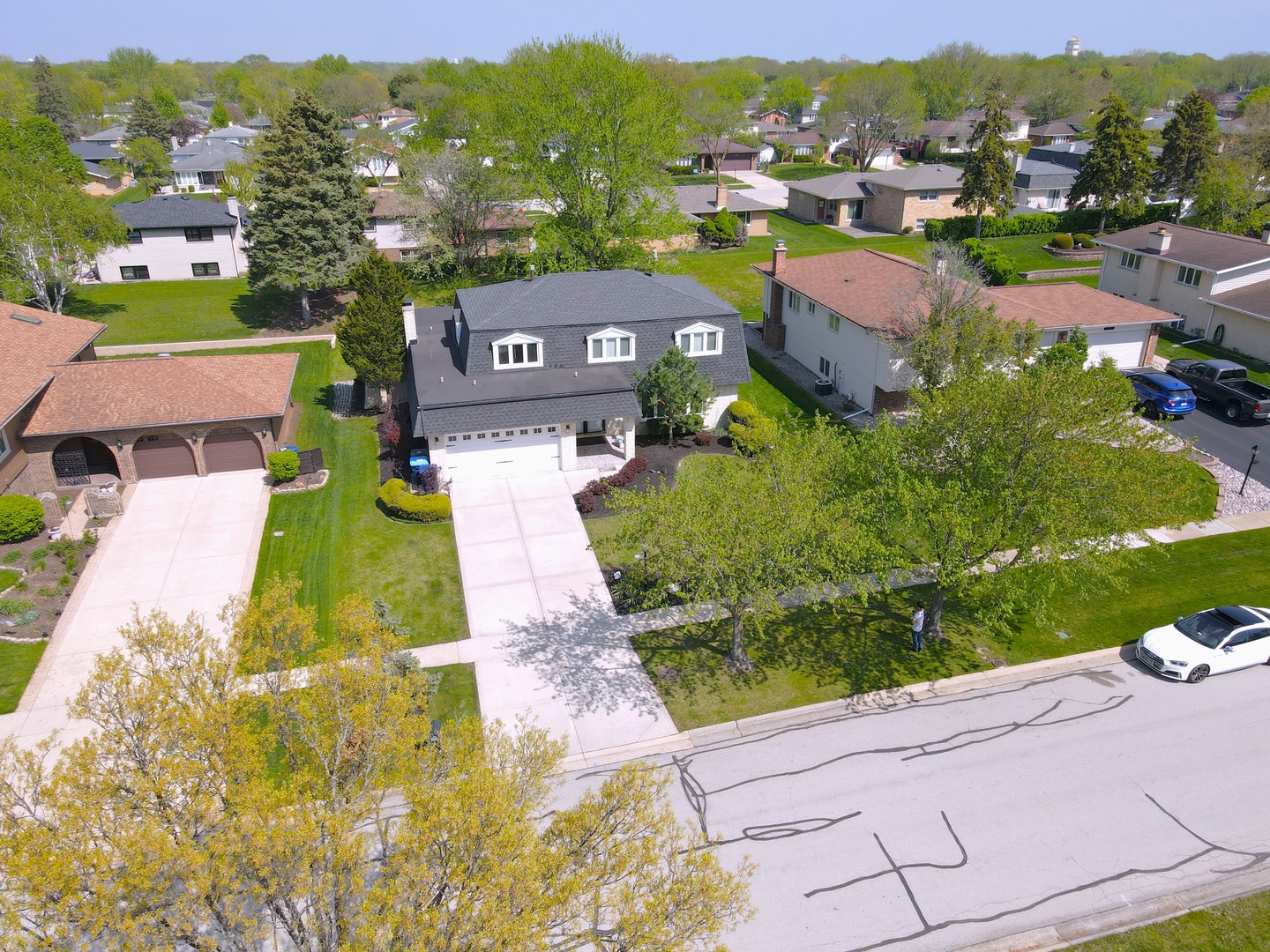 7125 Wirth Drive Darien, IL 60561 - Photo 3 of 38 an aerial view of a house with a garden