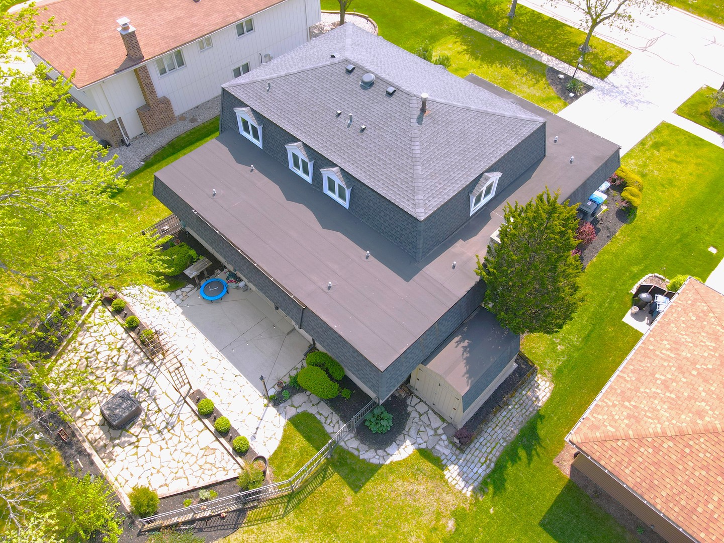 7125 Wirth Drive Darien, IL 60561 - Photo 34 of 38 an aerial view of a house with a swimming pool