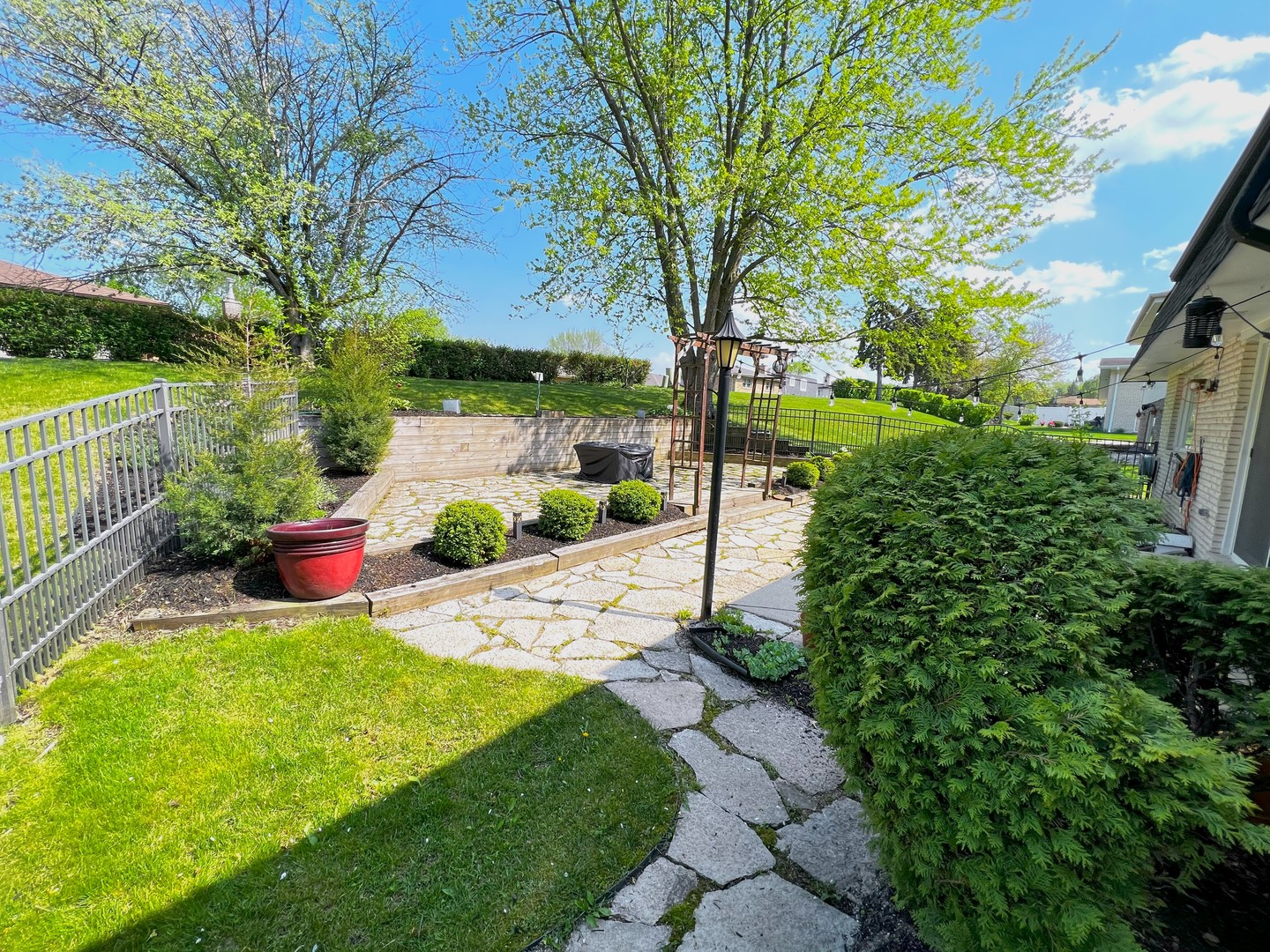 7125 Wirth Drive Darien, IL 60561 - Photo 35 of 38 a view of a backyard with garden