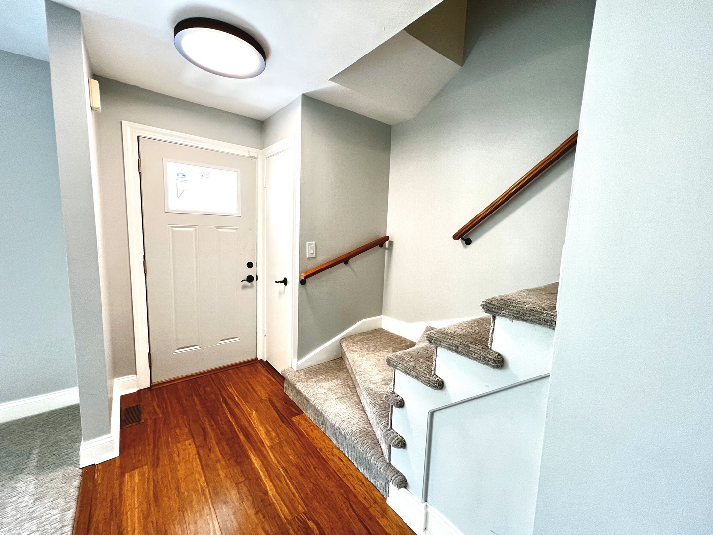 7125 Wirth Drive Darien, IL 60561 - Photo 4 of 38 a view of a livingroom with wooden floor