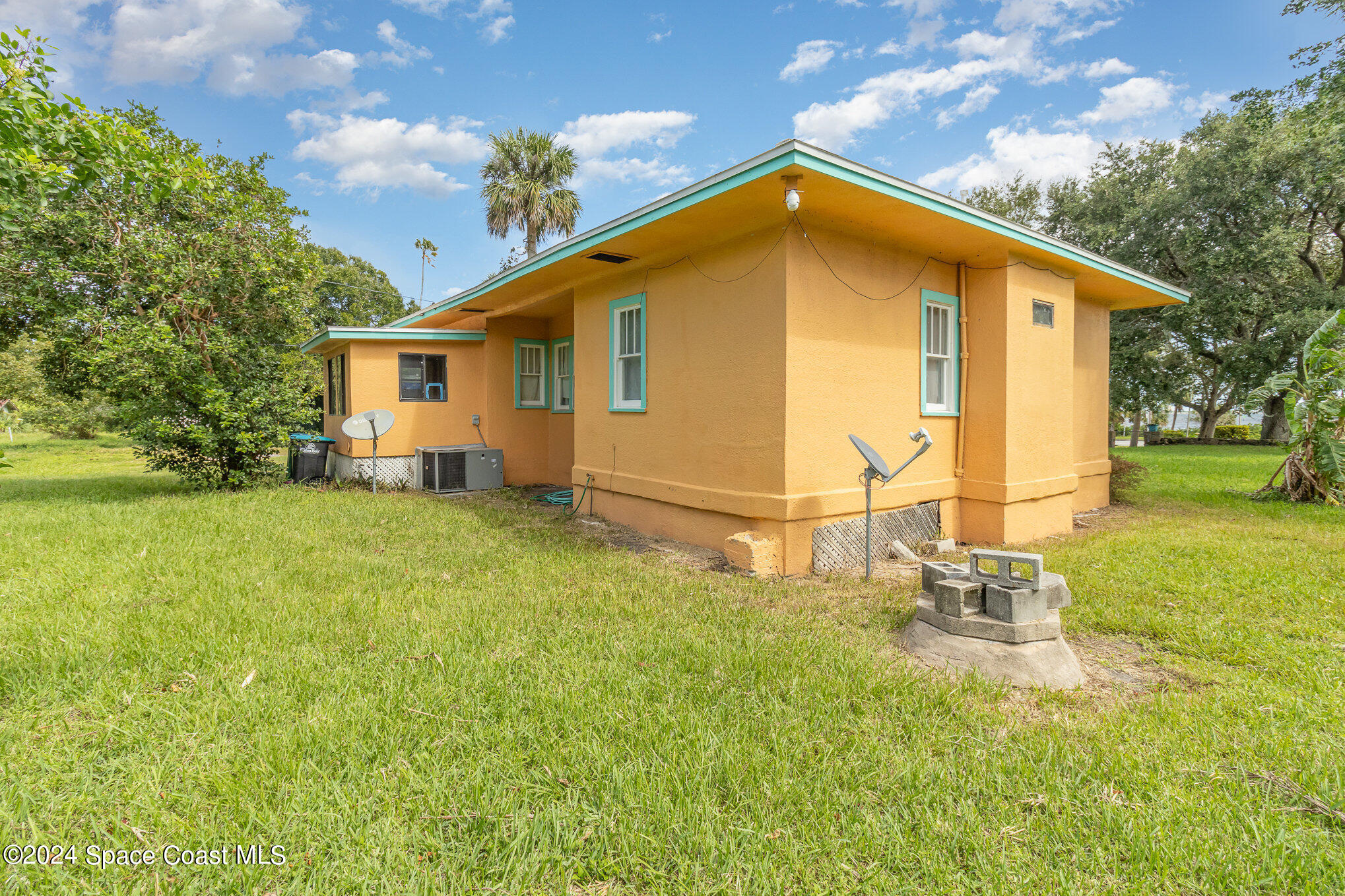 1632 Water Drive Northeast Palm Bay, FL 32905 - Photo 12 of 31 a view of a backyard with a garden