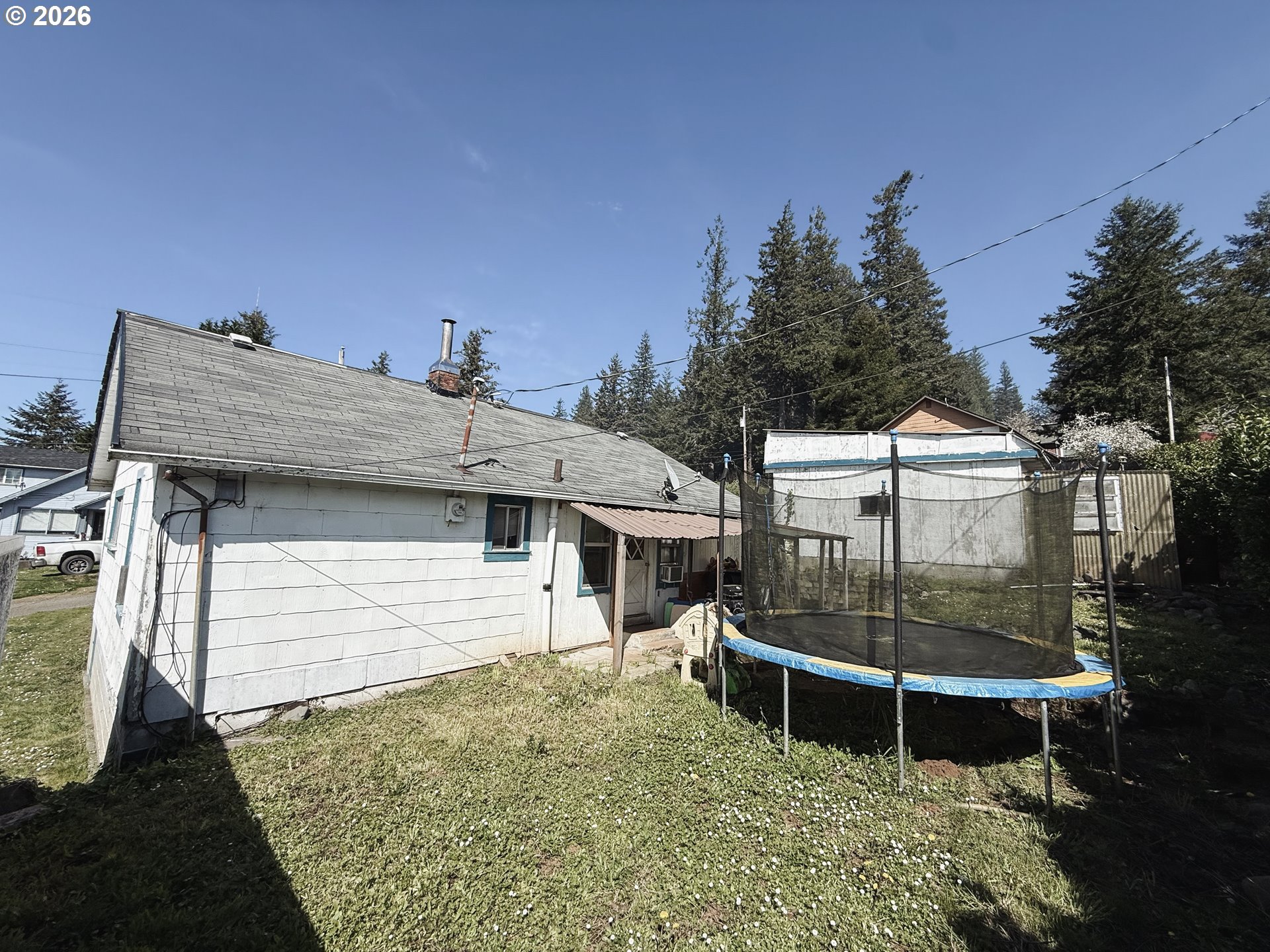 827 East 11th Street Coquille, OR 97423 - Photo 11 of 45 a house view with a backyard space