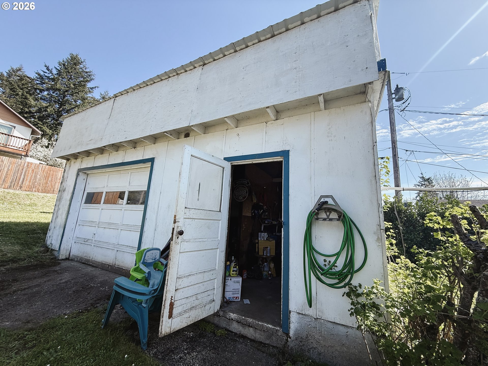 827 East 11th Street Coquille, OR 97423 - Photo 13 of 45 a couple of potted plants in front of door