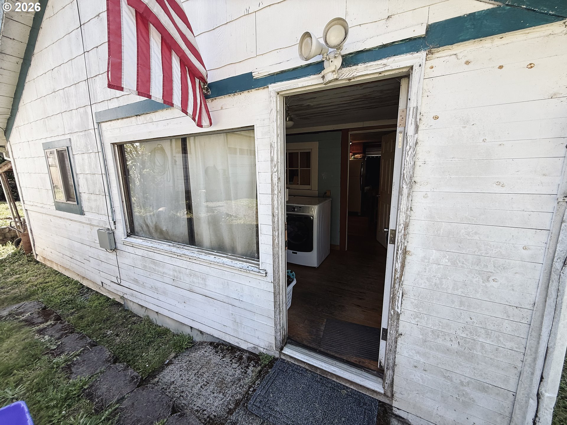 827 East 11th Street Coquille, OR 97423 - Photo 17 of 45 a view of front door of house