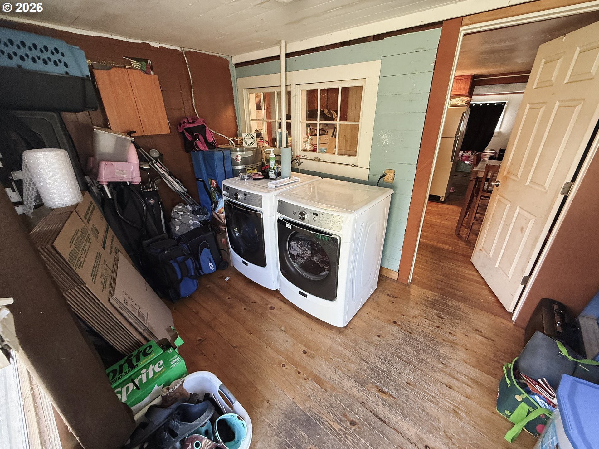 827 East 11th Street Coquille, OR 97423 - Photo 18 of 45 a view of living room washer and dryer