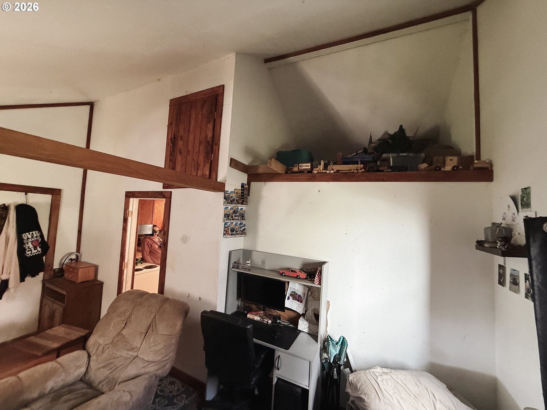 827 East 11th Street Coquille, OR 97423 - Photo 32 of 45 a living room with furniture and a mirror