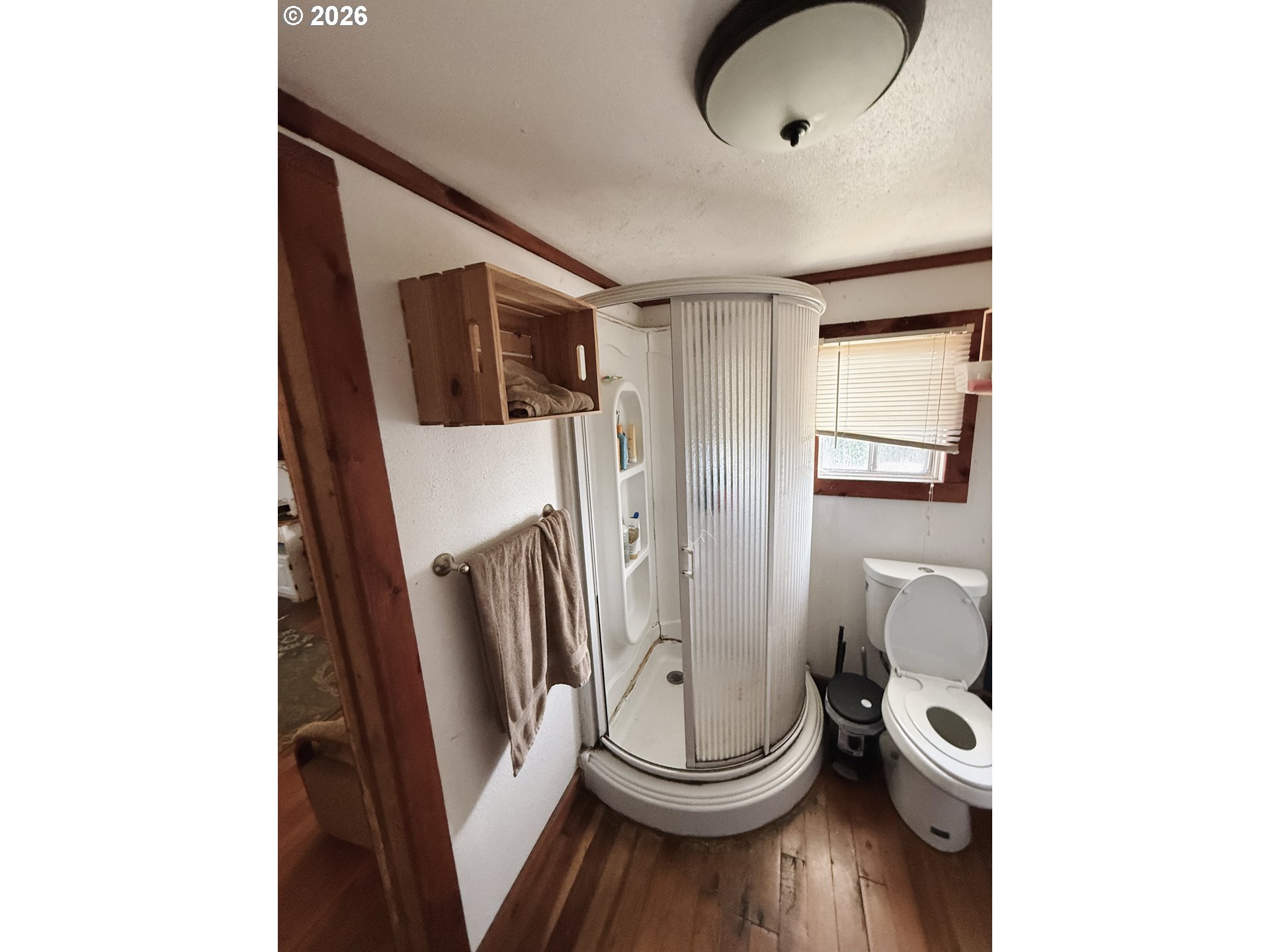 827 East 11th Street Coquille, OR 97423 - Photo 37 of 45 a bathroom with a toilet and a mirror