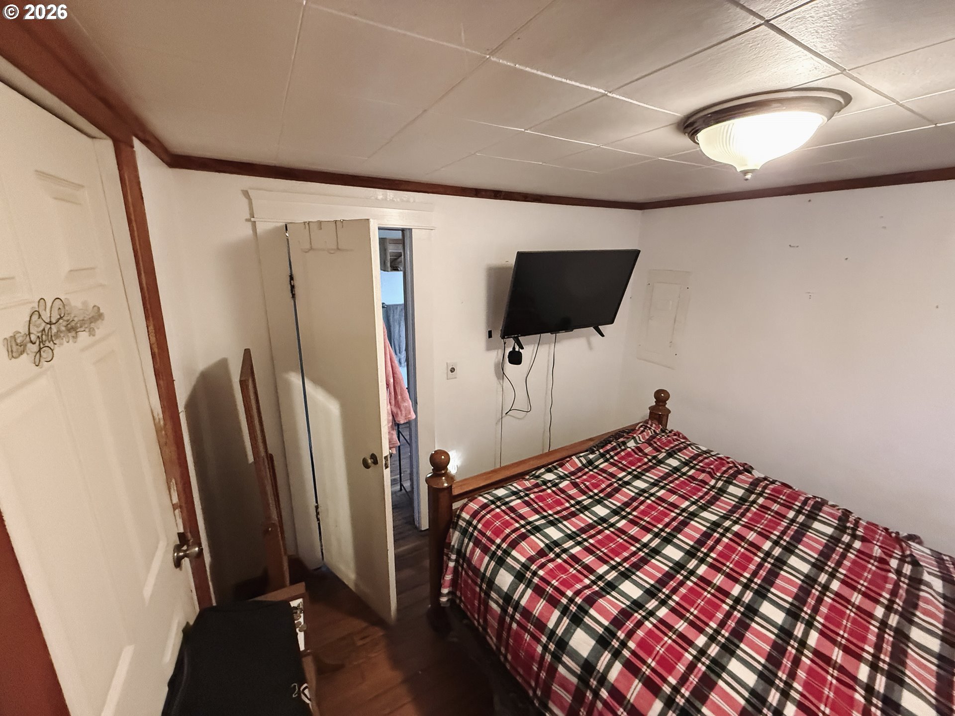 827 East 11th Street Coquille, OR 97423 - Photo 42 of 45 a bedroom with a bed and a flat screen tv