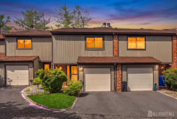 $526,000 | 20 Arrowsmith Court, Old Bridge, NJ 07747