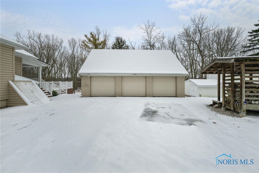 216 East State Line Road Toledo, OH 43612 - Photo 3 of 43 Detached 3 car garage