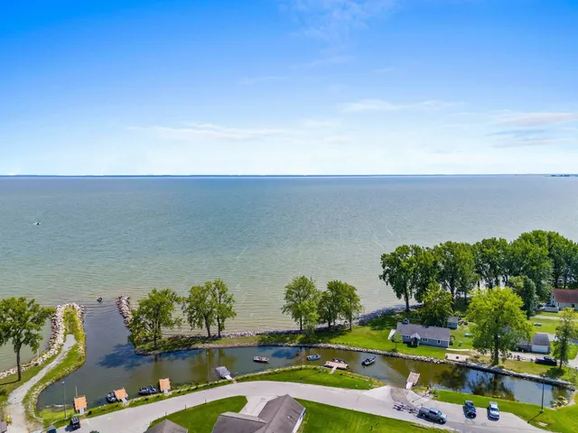 $75,000 | 3918 Spinnaker Court, Little Suamico, WI 54141