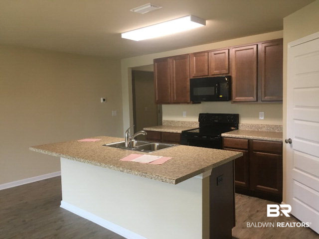 17397 Harding Drive Foley, AL 36535 - Photo 5 of 14 Kitchen