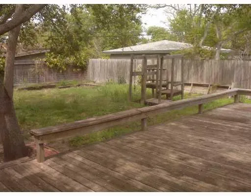 a view of a backyard with pathway