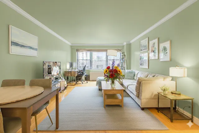 $795,000 | 10 West 15th Street, Unit 325 | Flatiron