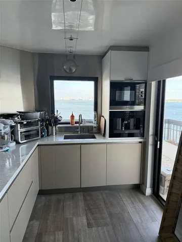 $895,000 | 2333 Brickell Avenue, Unit 901, Miami, FL 33129