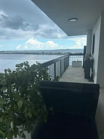 $895,000 | 2333 Brickell Avenue, Unit 901, Miami, FL 33129