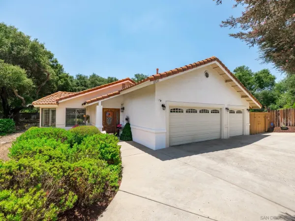 a view of a house with a yard and garage