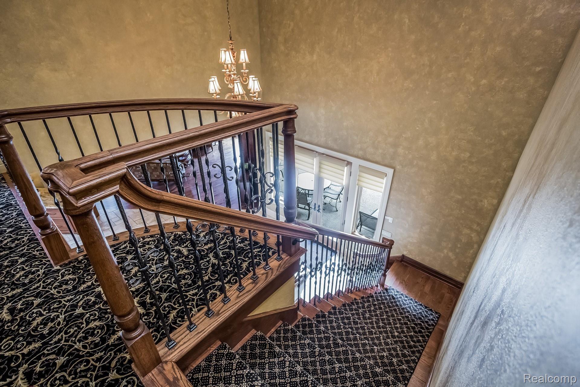 1310 Orchard Ridge Road Bloomfield Hills, MI 48304 - Photo 25 of 52 24 - STAIRCASE.jpg