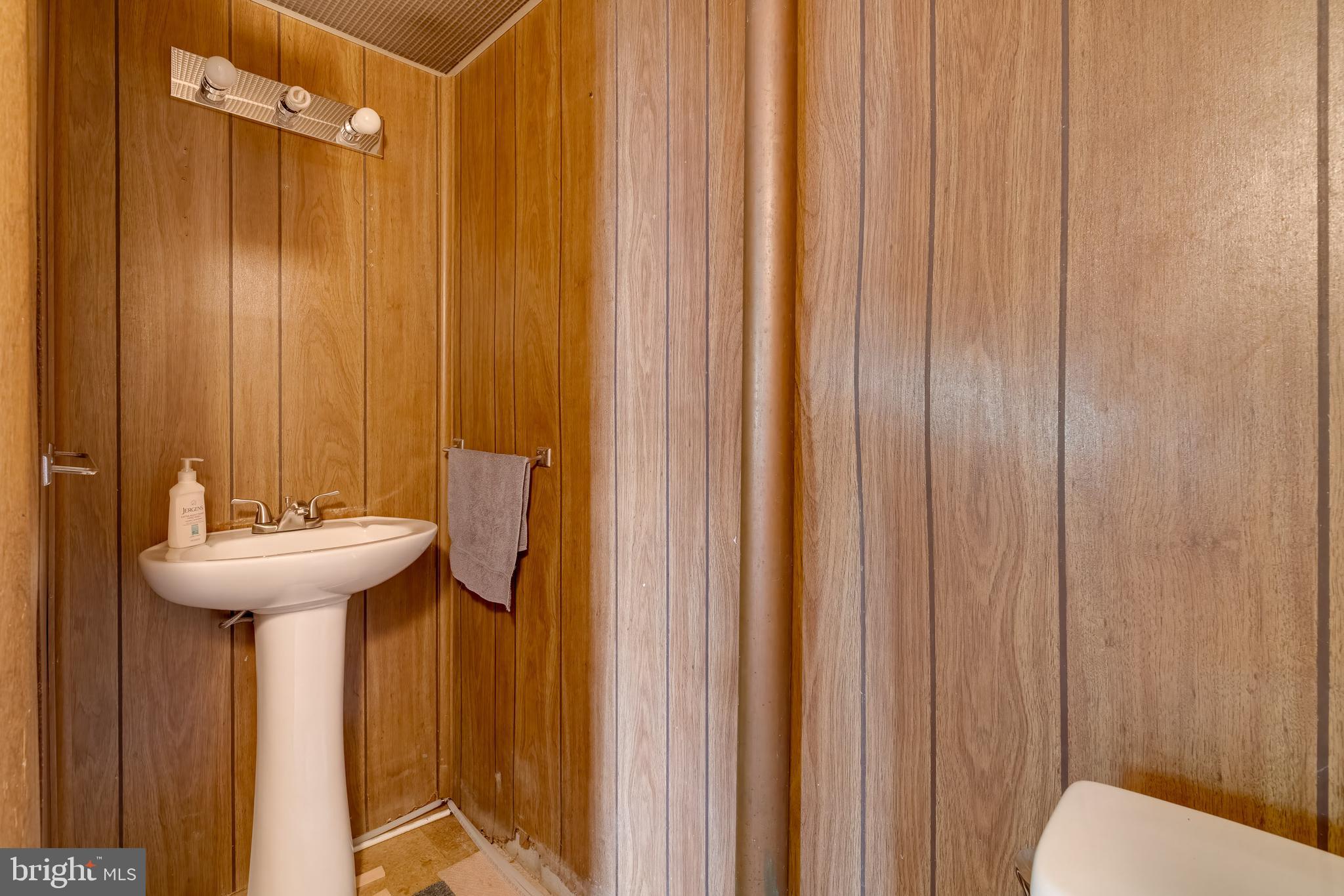 527 West Marion Street Lititz, PA 17543 - Photo 39 of 47 Powder
4x12