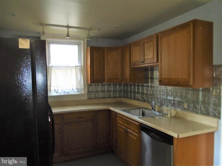 418 Laurel Road Yeadon, PA 19050 - Photo 7 of 13