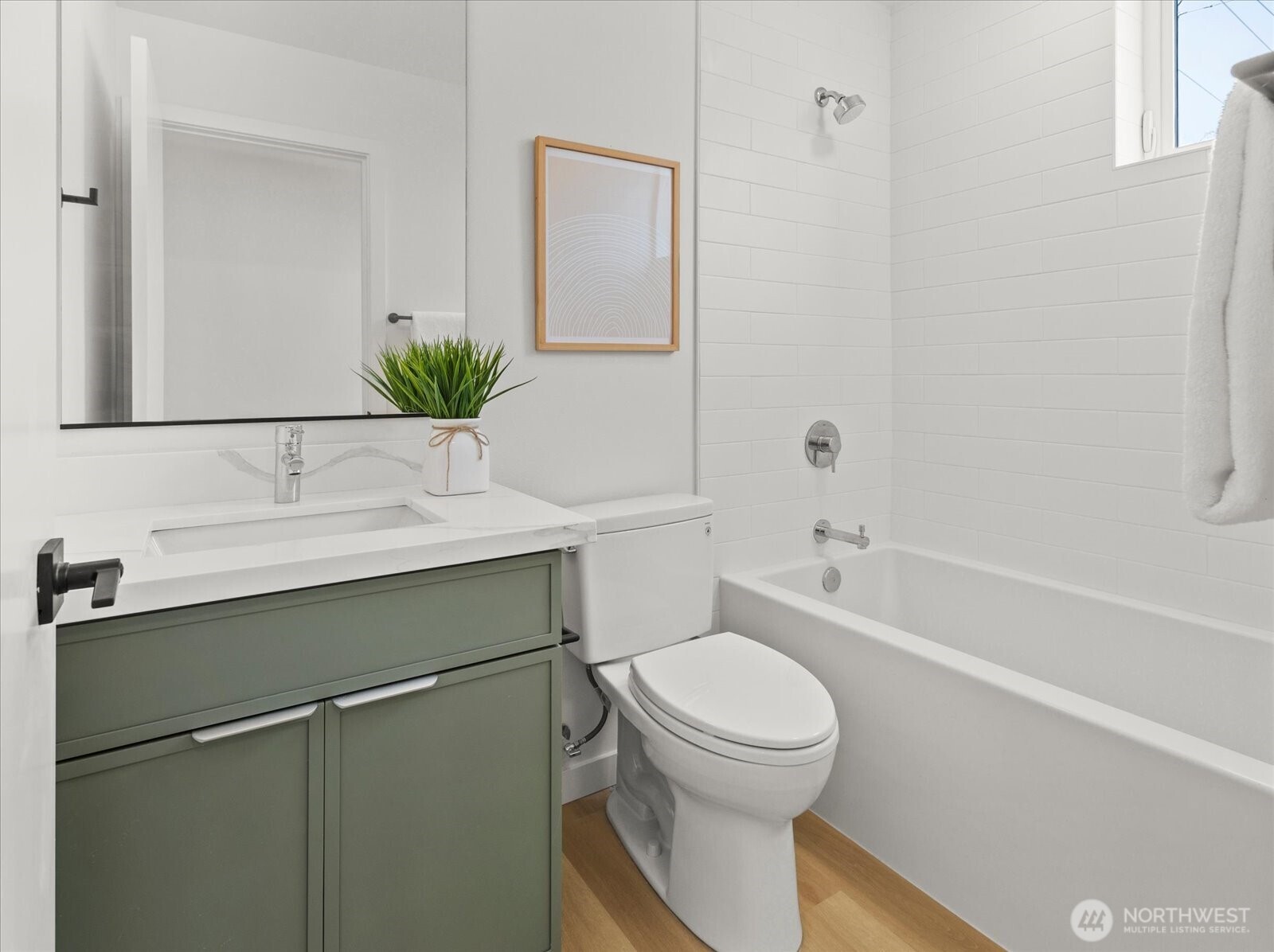 2372 Franklin Avenue East Seattle, WA 98102 - Photo 11 of 32