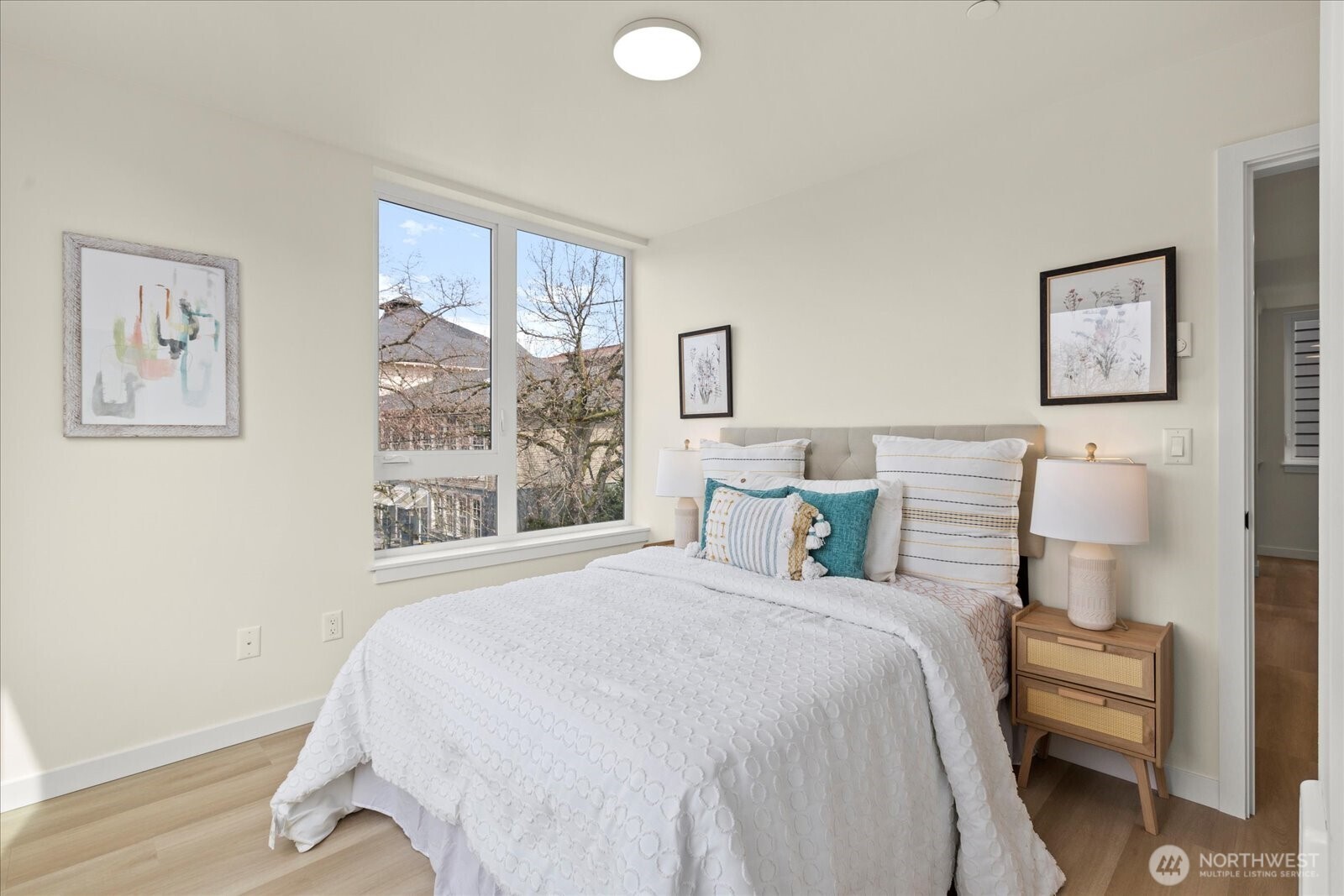 2372 Franklin Avenue East Seattle, WA 98102 - Photo 13 of 32