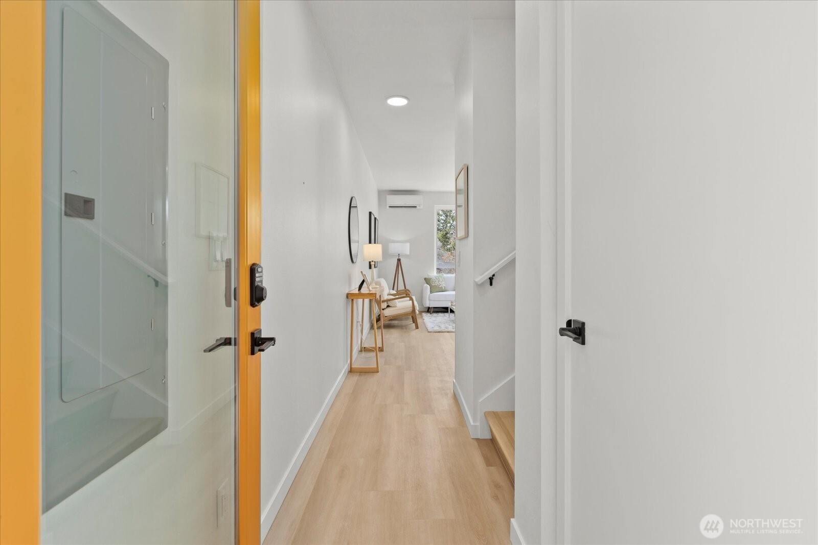 2372 Franklin Avenue East Seattle, WA 98102 - Photo 2 of 32