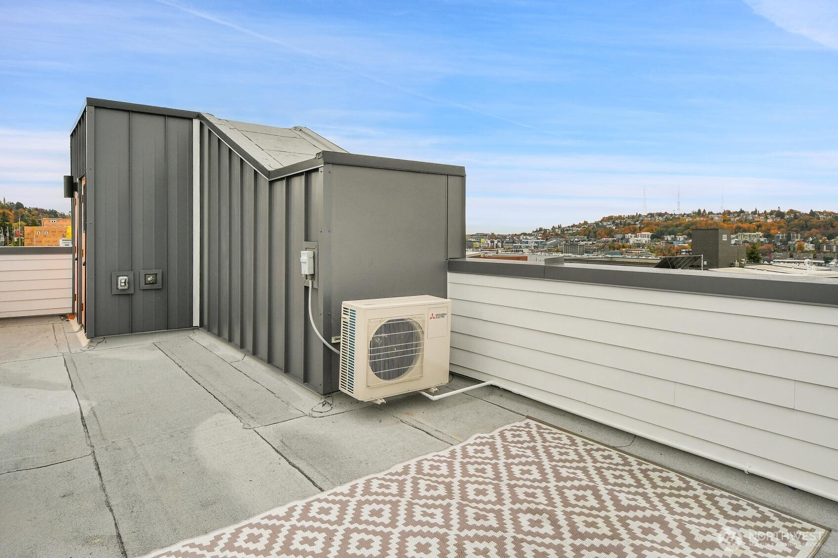 2372 Franklin Avenue East Seattle, WA 98102 - Photo 25 of 32 a view of a terrace