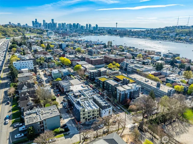 $969,999 | 2372 Franklin Avenue East, Seattle, WA 98102