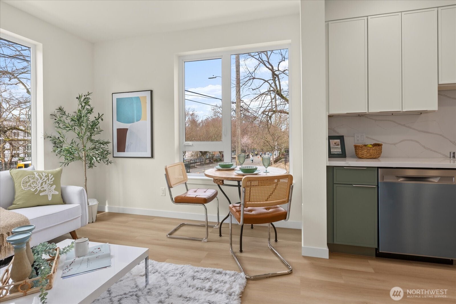 2372 Franklin Avenue East Seattle, WA 98102 - Photo 7 of 32