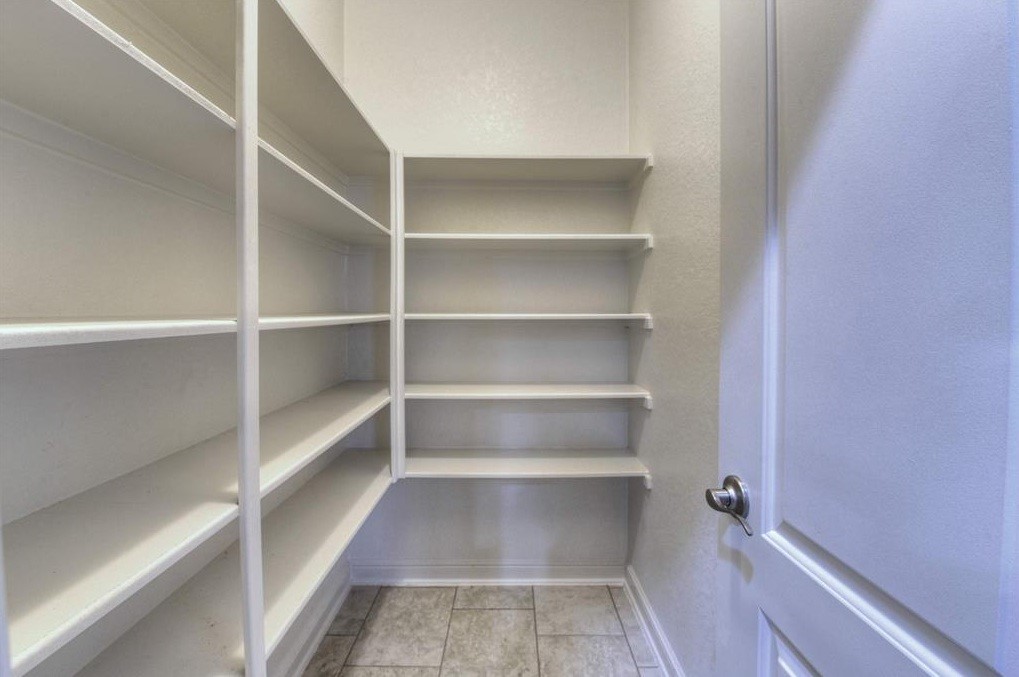 10059 Hyacinth Way Conroe, TX 77385 - Photo 11 of 34