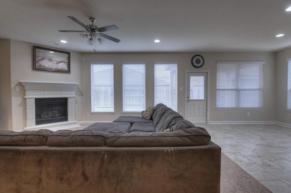 10059 Hyacinth Way Conroe, TX 77385 - Photo 17 of 34