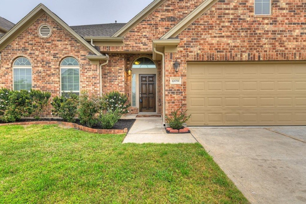 10059 Hyacinth Way Conroe, TX 77385 - Photo 2 of 34