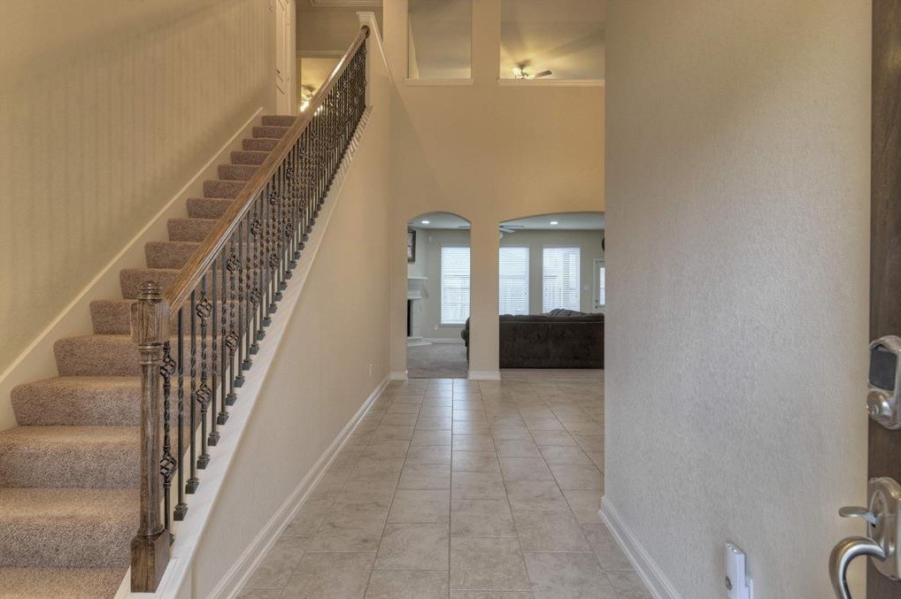 10059 Hyacinth Way Conroe, TX 77385 - Photo 3 of 34
