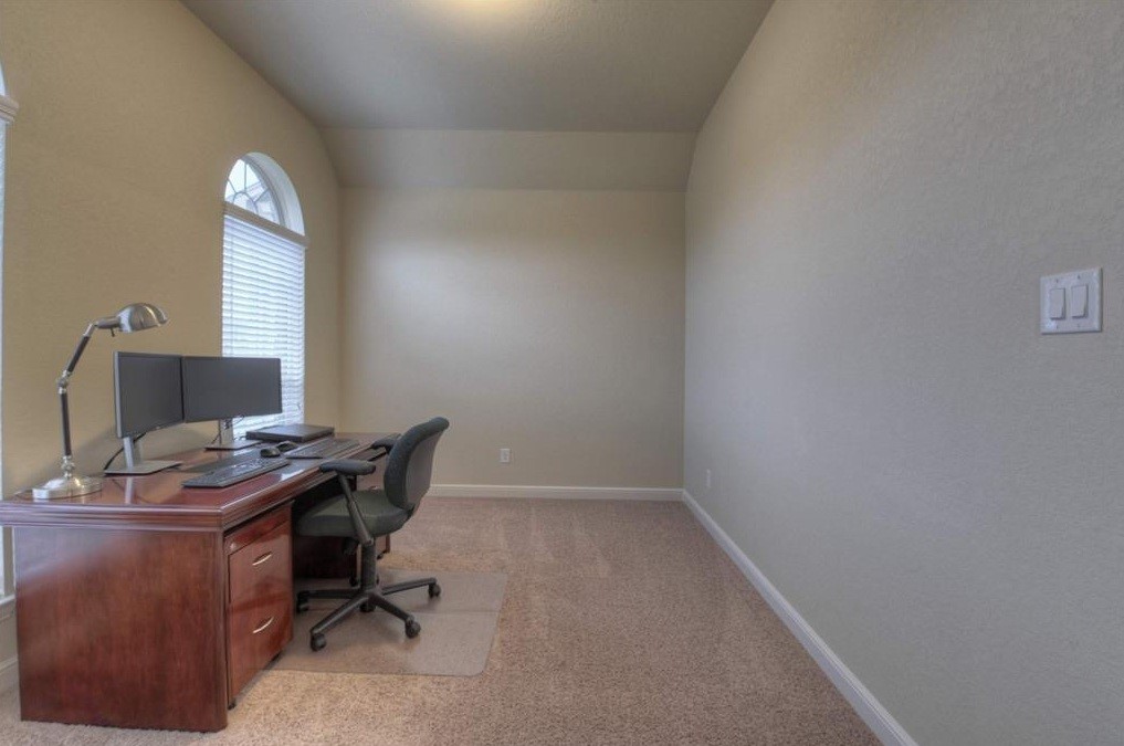 10059 Hyacinth Way Conroe, TX 77385 - Photo 4 of 34