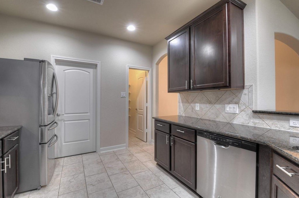 10059 Hyacinth Way Conroe, TX 77385 - Photo 8 of 34