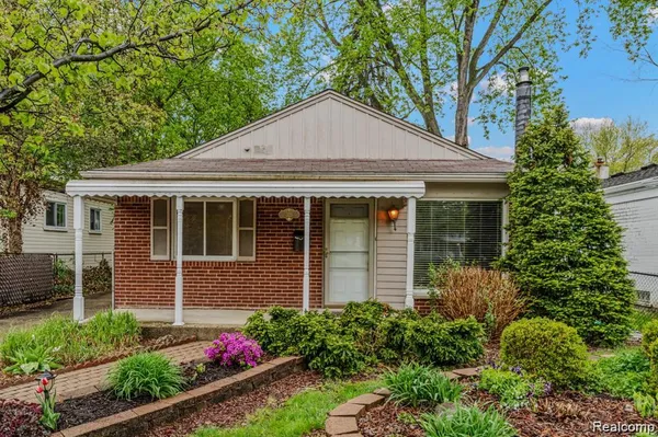 $2,200 | 323 North Campbell Road, Royal Oak, MI 48067