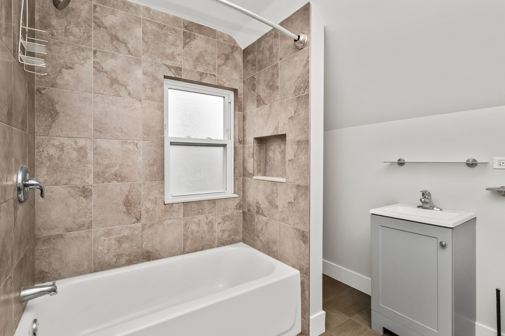 1116 Darrow Avenue, Unit 2F Evanston, IL 60202 - Photo 12 of 15 a bathroom with a bathtub and a sink