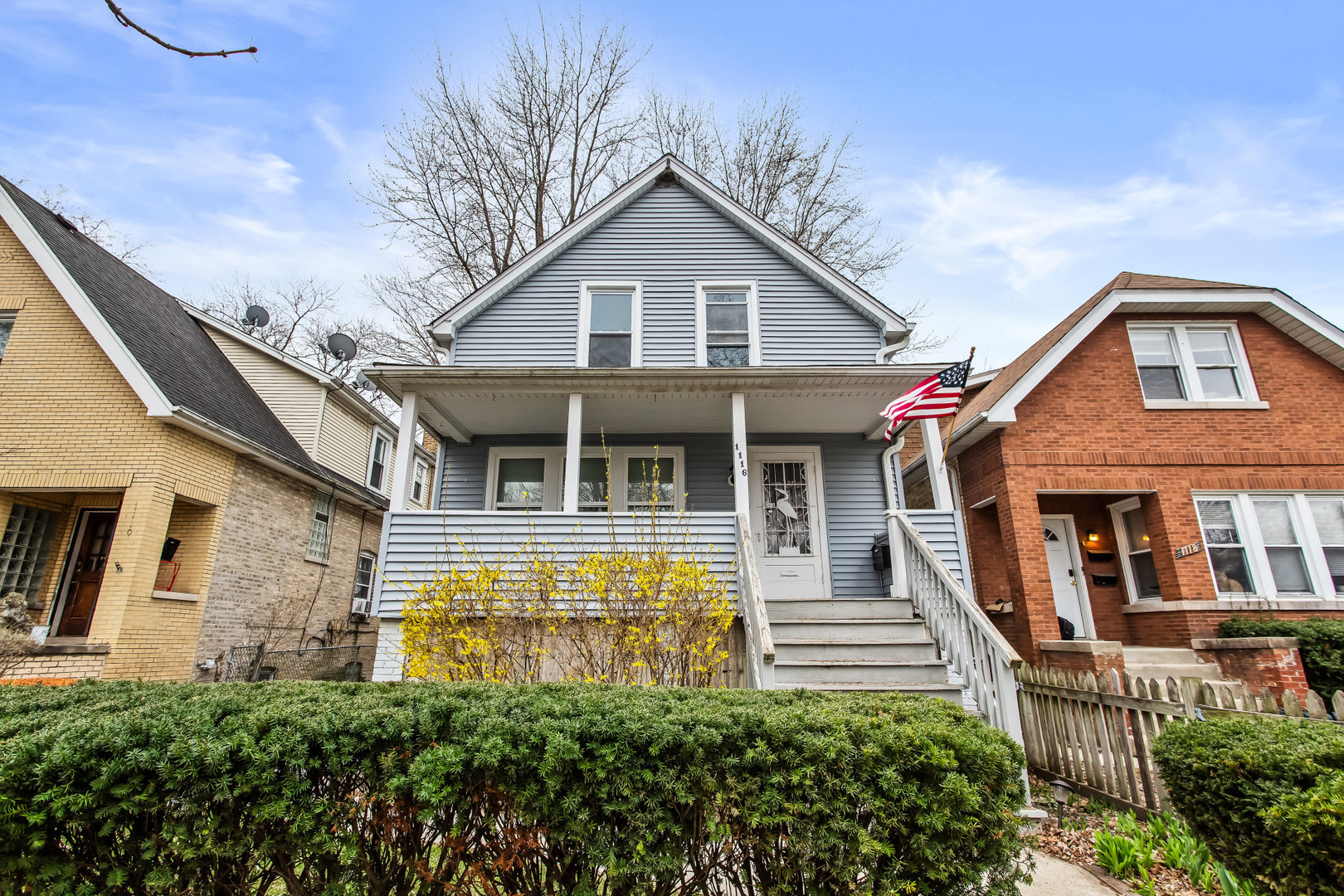 1116 Darrow Avenue, Unit 2F Evanston, IL 60202 - Photo 13 of 15 a front view of a house with garden