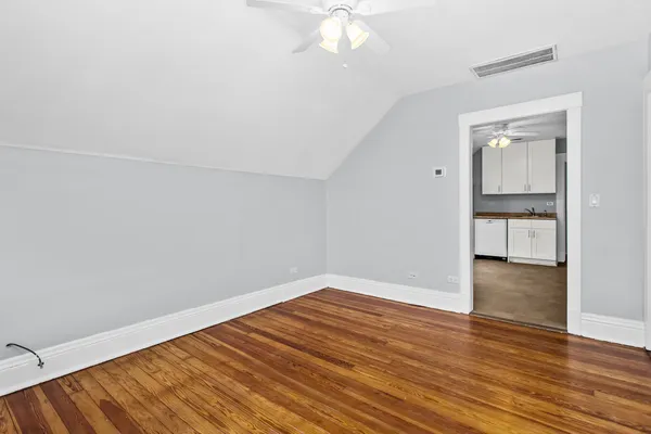 $1,700 | 1116 Darrow Avenue, Unit 2F, Evanston, IL 60202