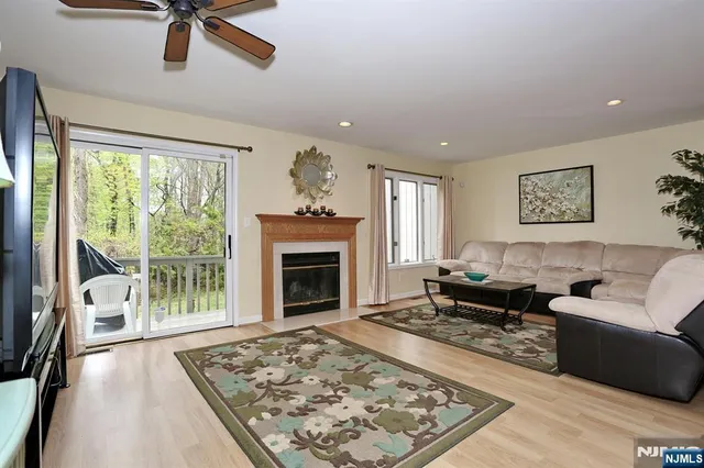 $659,000 | 609 Glasmere Road, Unit 609, Mahwah, NJ 07430