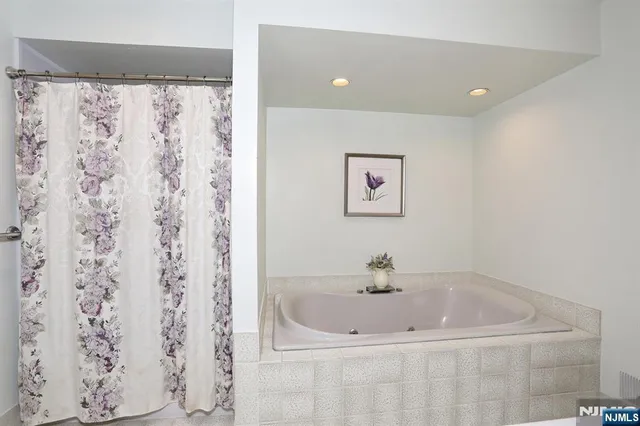 $659,000 | 609 Glasmere Road, Unit 609, Mahwah, NJ 07430