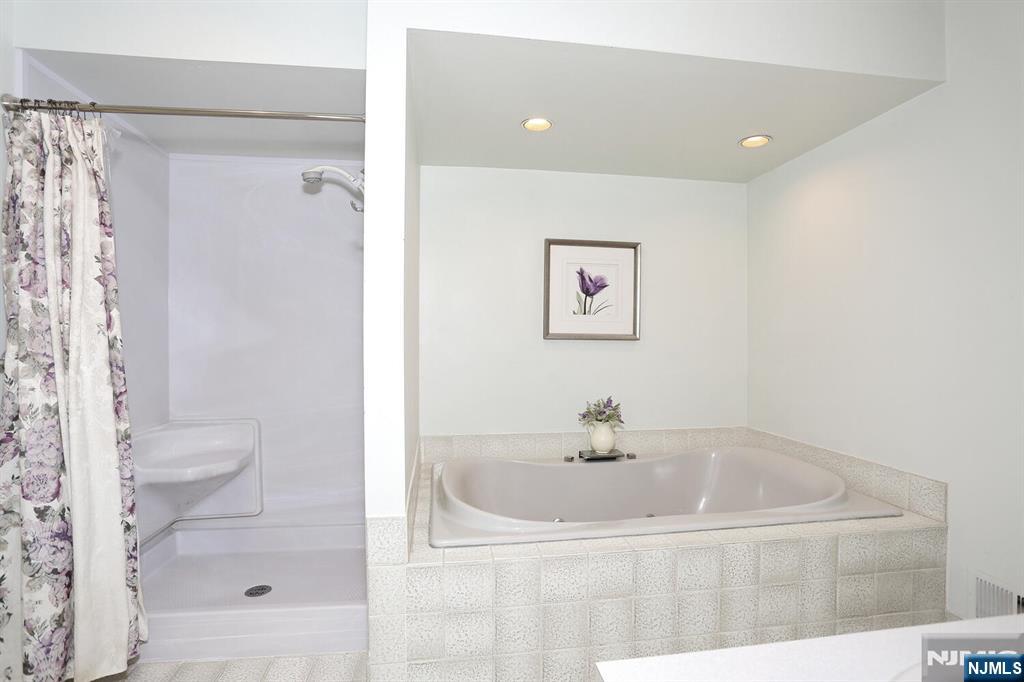 609 Glasmere Road, Unit 609 Mahwah, NJ 07430 - Photo 26 of 50