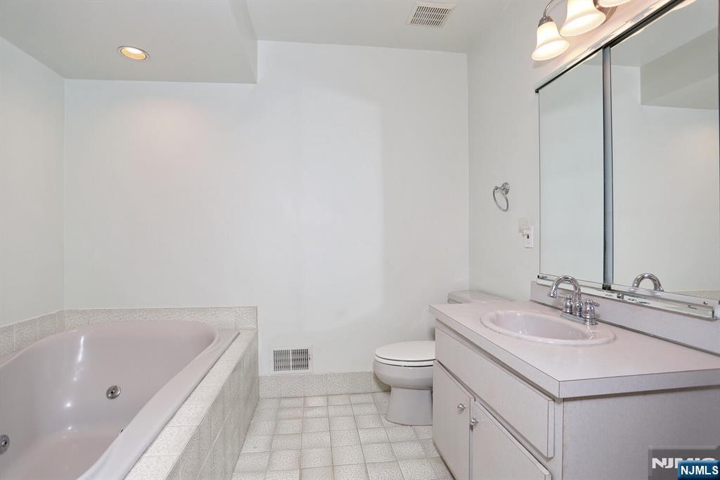 609 Glasmere Road, Unit 609 Mahwah, NJ 07430 - Photo 27 of 50