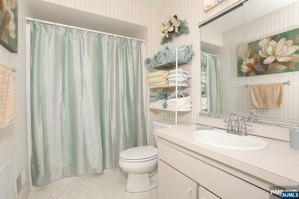 609 Glasmere Road, Unit 609 Mahwah, NJ 07430 - Photo 30 of 50