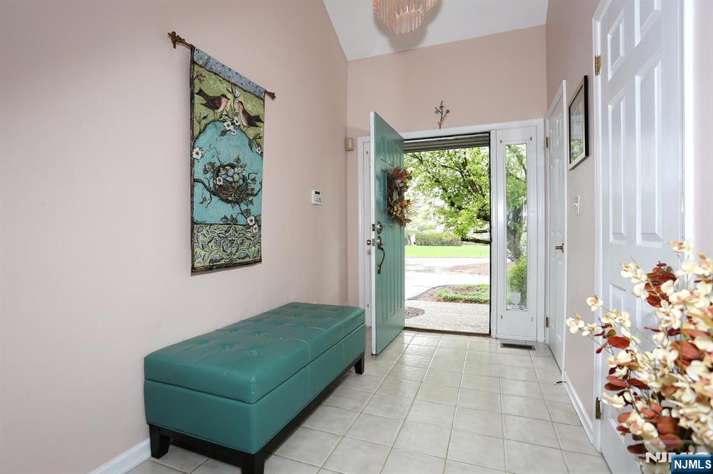 609 Glasmere Road, Unit 609 Mahwah, NJ 07430 - Photo 3 of 50