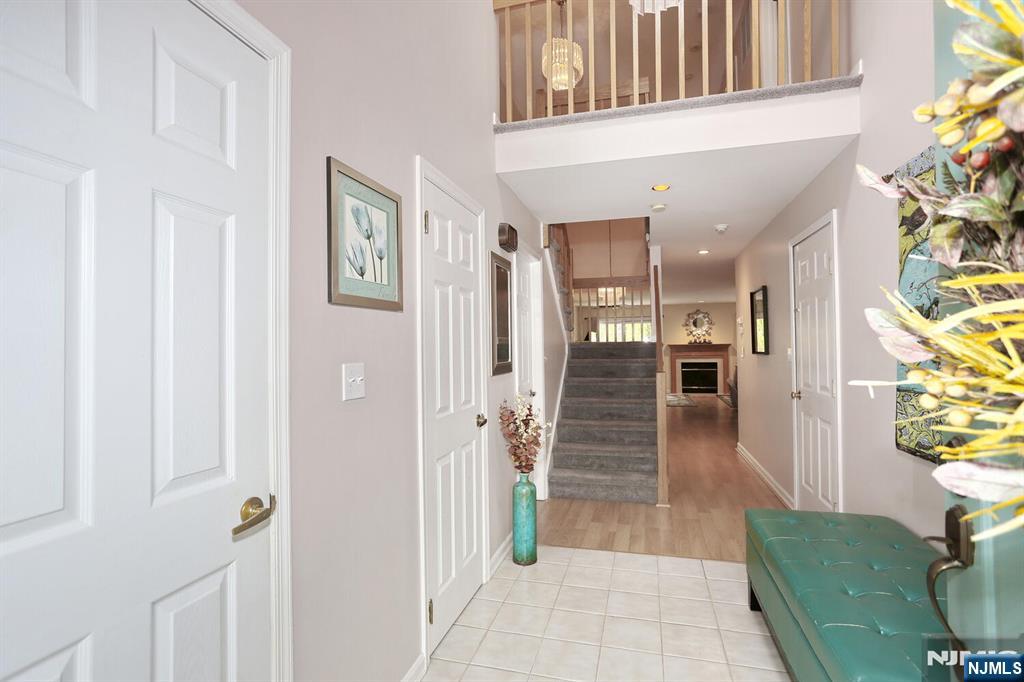 609 Glasmere Road, Unit 609 Mahwah, NJ 07430 - Photo 4 of 50