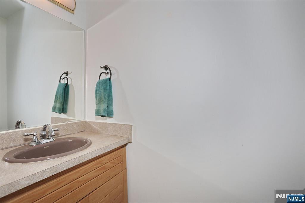 609 Glasmere Road, Unit 609 Mahwah, NJ 07430 - Photo 6 of 50